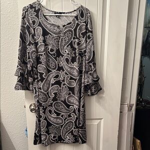 Flattering Black and White Paisley Dress